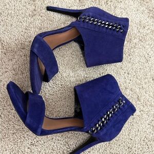 Vince Camuto Royal Blue Heels with Chain Detail